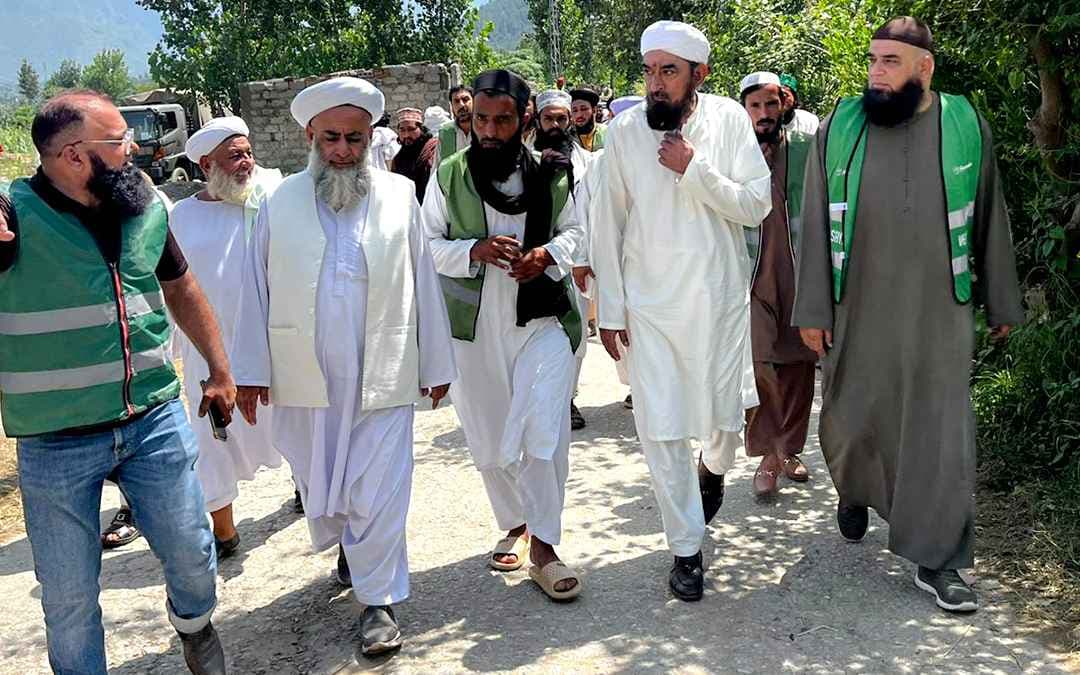 Maulana Bashir Farooq Qadri reaches among flood victims in Khyber Pakhtunkhwa